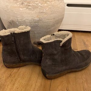 Timberland size 8.5 brown suede boots